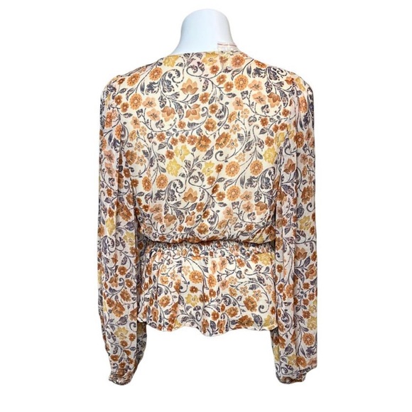 Boutique | Floral top sinched bell sleeves - Picture 4 of 7